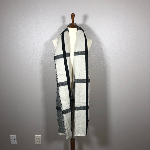 Gorgeous, heavy-weight scarf.  So cozy!!! - Picture 5 of 7